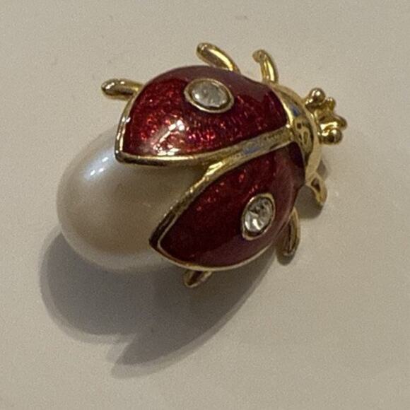 Vintage Avon Ladybug Brooch Red Enamel Rhinestone Pearl Gold Tone Pin - Picture 2 of 4